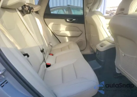 2025 Volvo Xc60 Core z USA, uszkodzony, nr VIN YV4H60RJ8S1067646